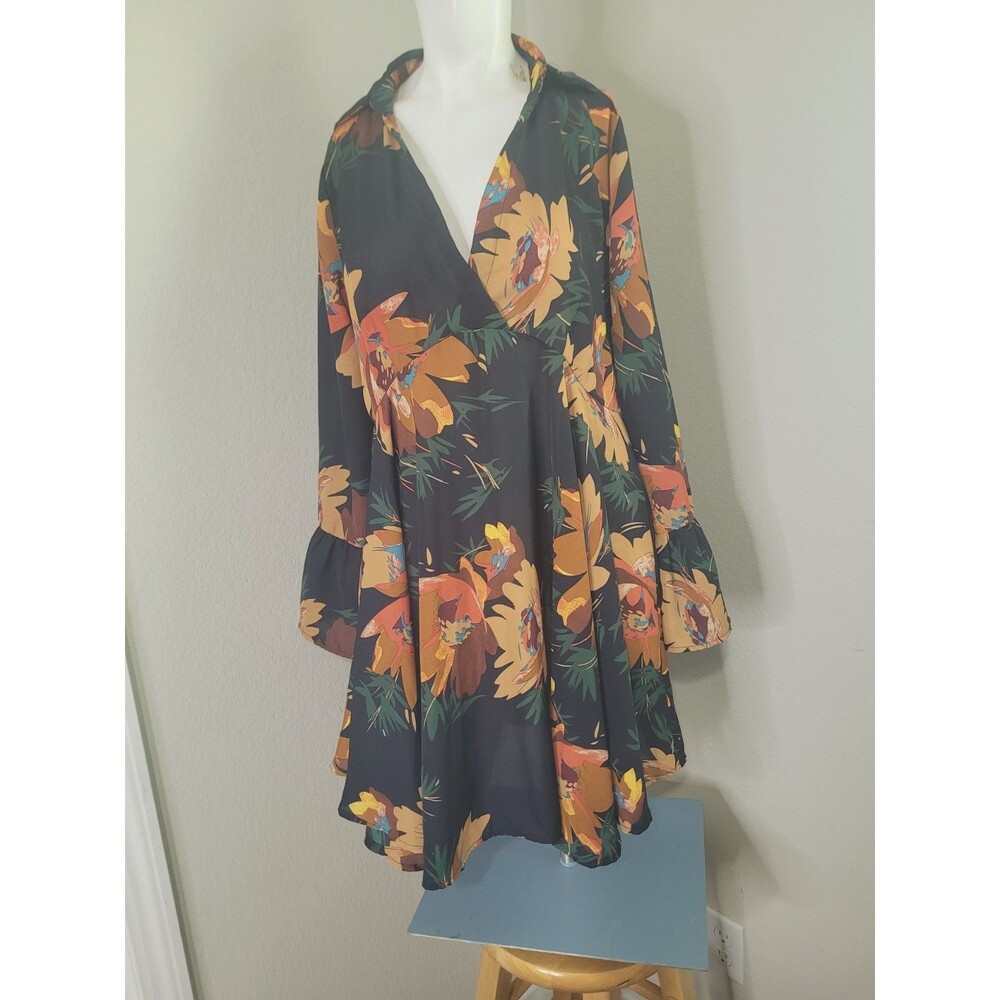 Umgee Small dress v-neck longsleeve flower graphic print collar hi-low pleated
